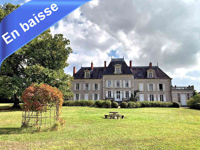 Château XIXe à vendre entre Nevers et Moulins: env. 550 m² hab, 21 pièces, dépendances, parc, bois, bosquets, prairies, sur plus de 7 ha libres